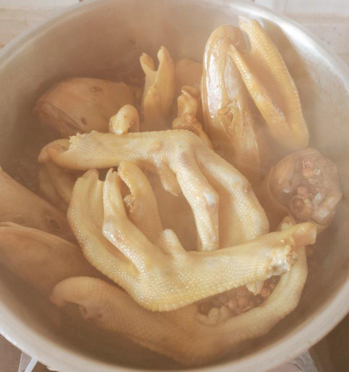 麻辣鸭锁骨（不输周黑鸭）