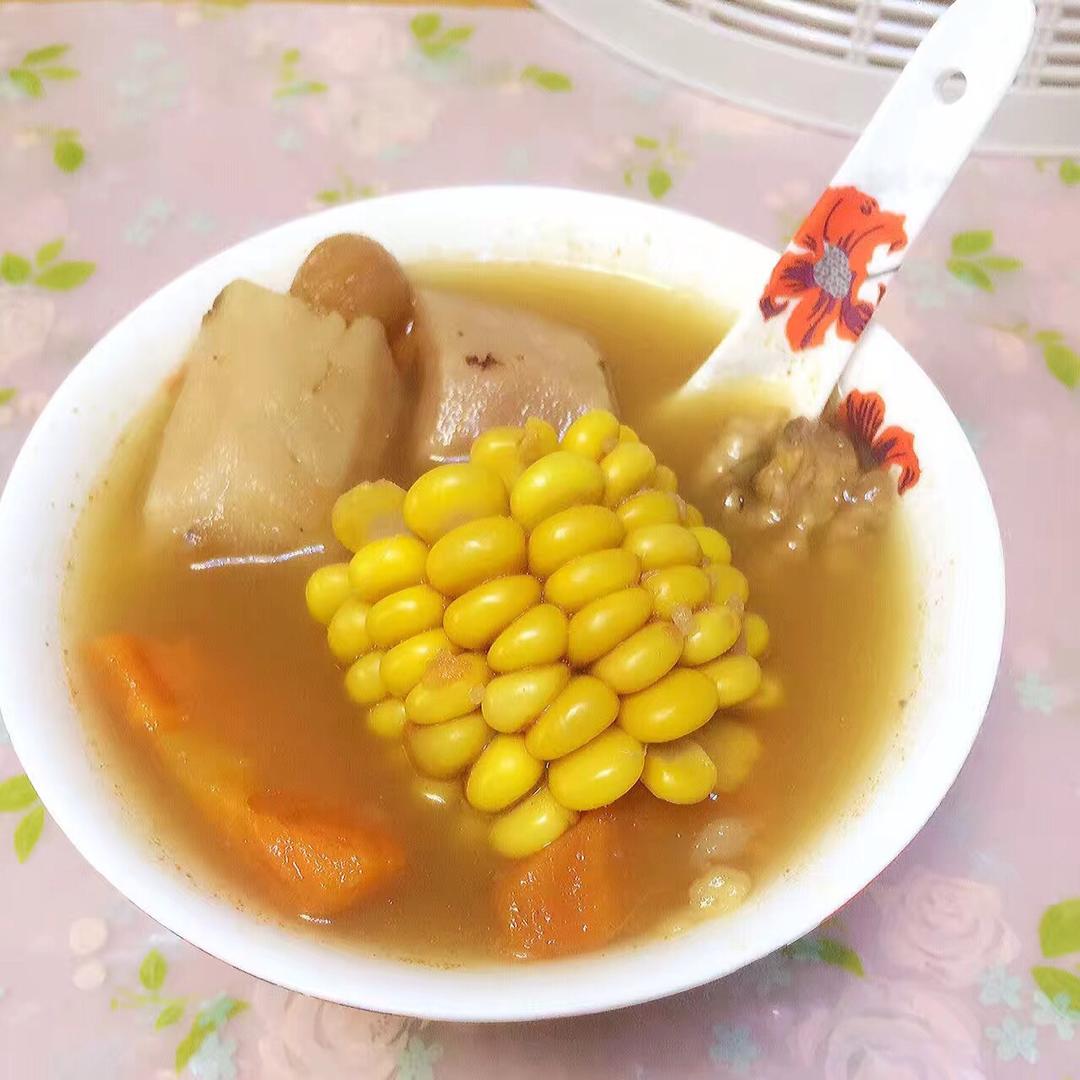 胡萝卜玉米素汤