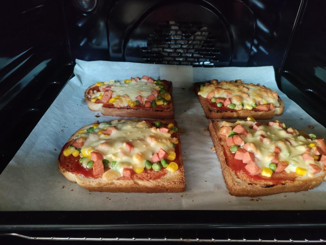 简单快手早餐美食~吐司披萨