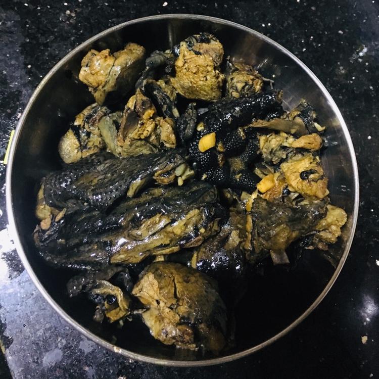 炒乌鸡