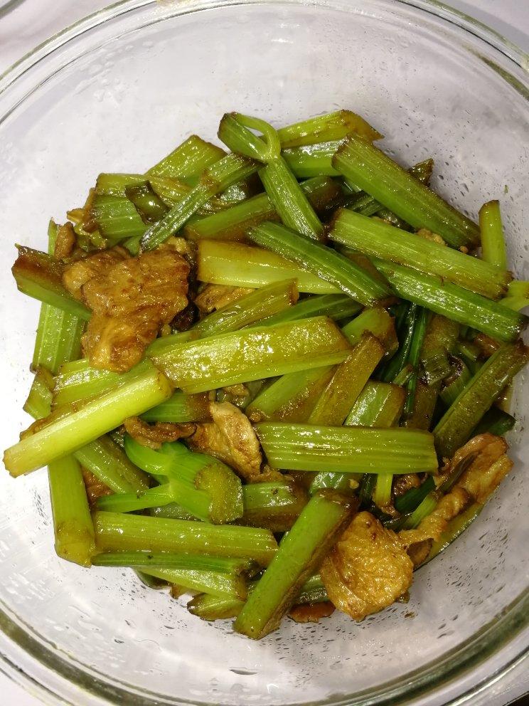 芹菜炒肉
