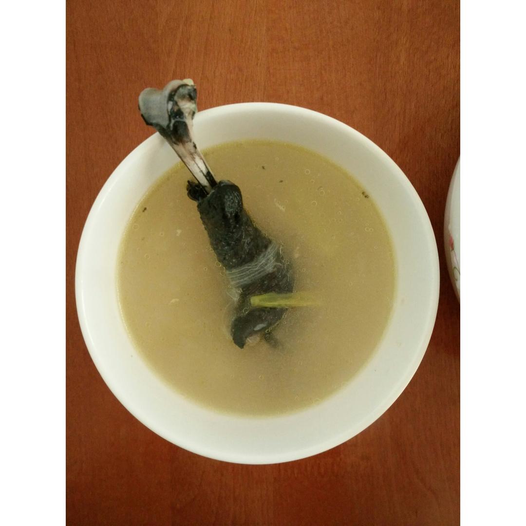 清炖乌鸡汤