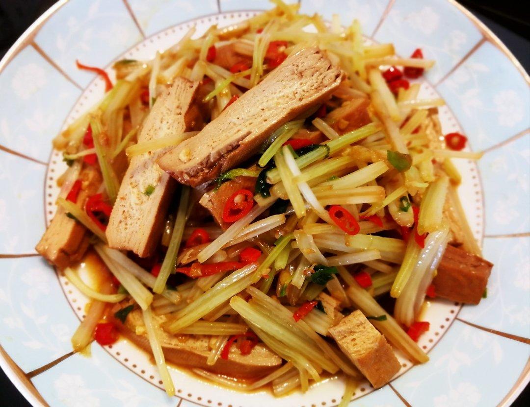 素炒芹菜豆腐干