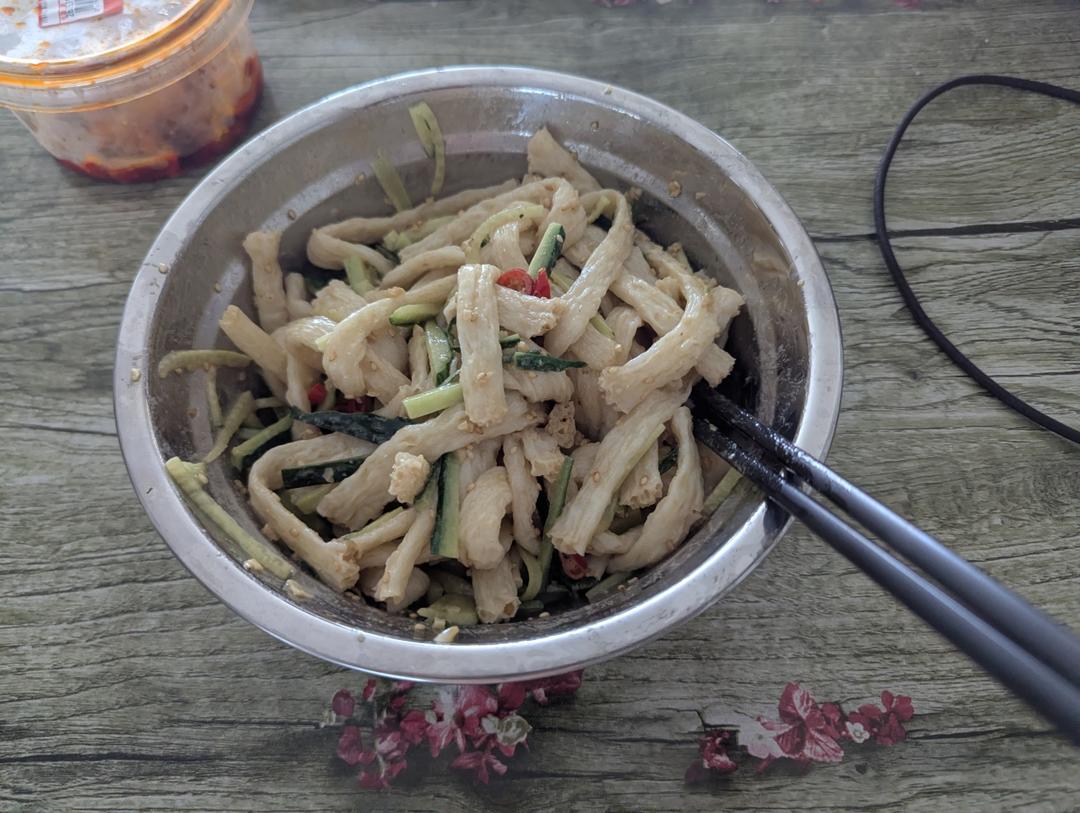 麻酱拌牛筋面，万能料汁也可以拌凉皮，面条！
