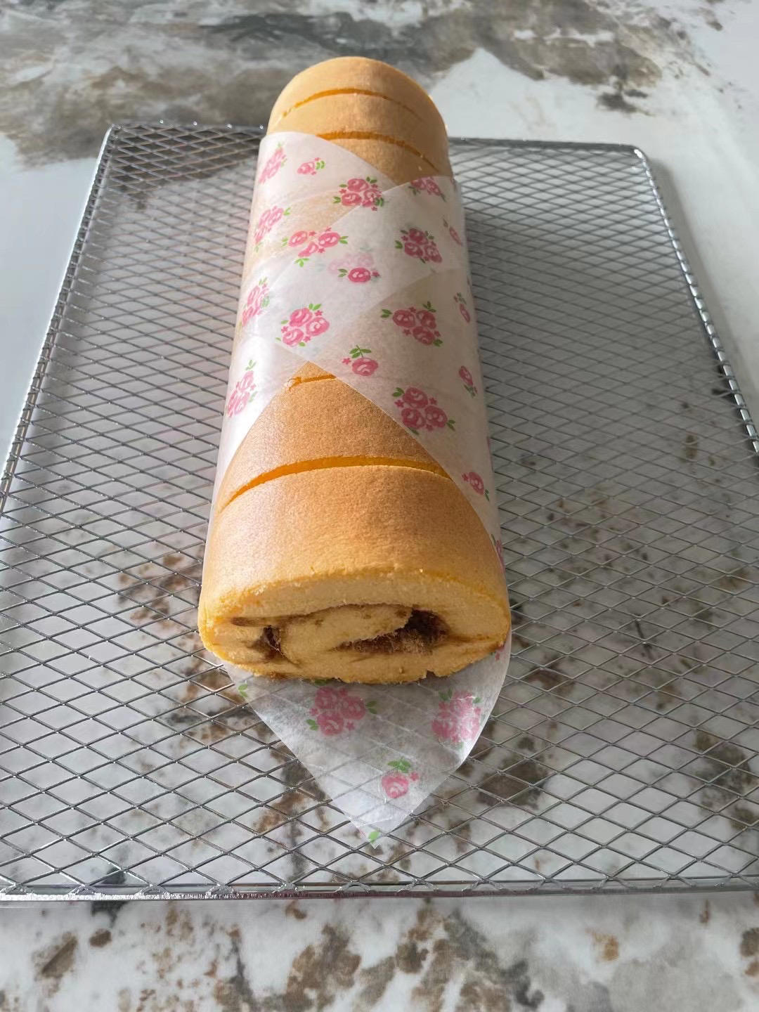 超详细的瑞士卷奶油蛋糕卷原味蛋糕卷的制作方法 饱满不掉皮不开裂（附模具换算方法）