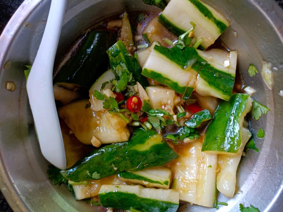 赞不绝口拍黄瓜🥒