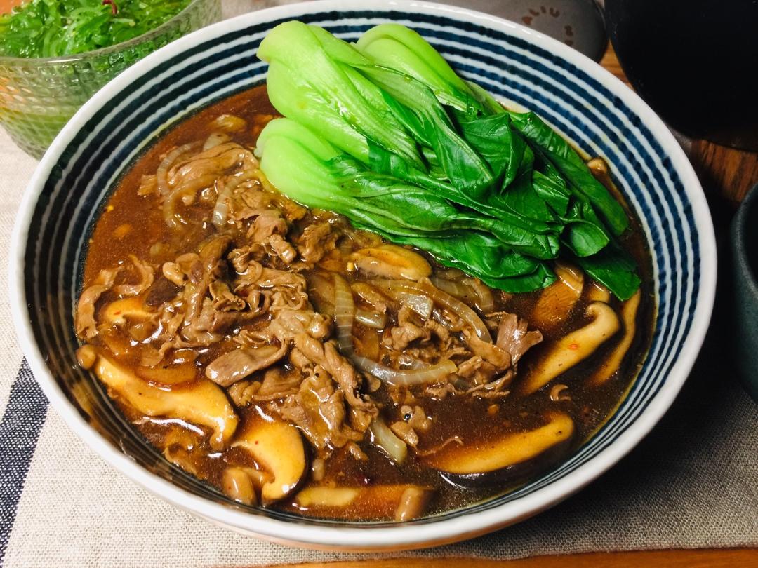 黑椒蘑菇肥牛饭