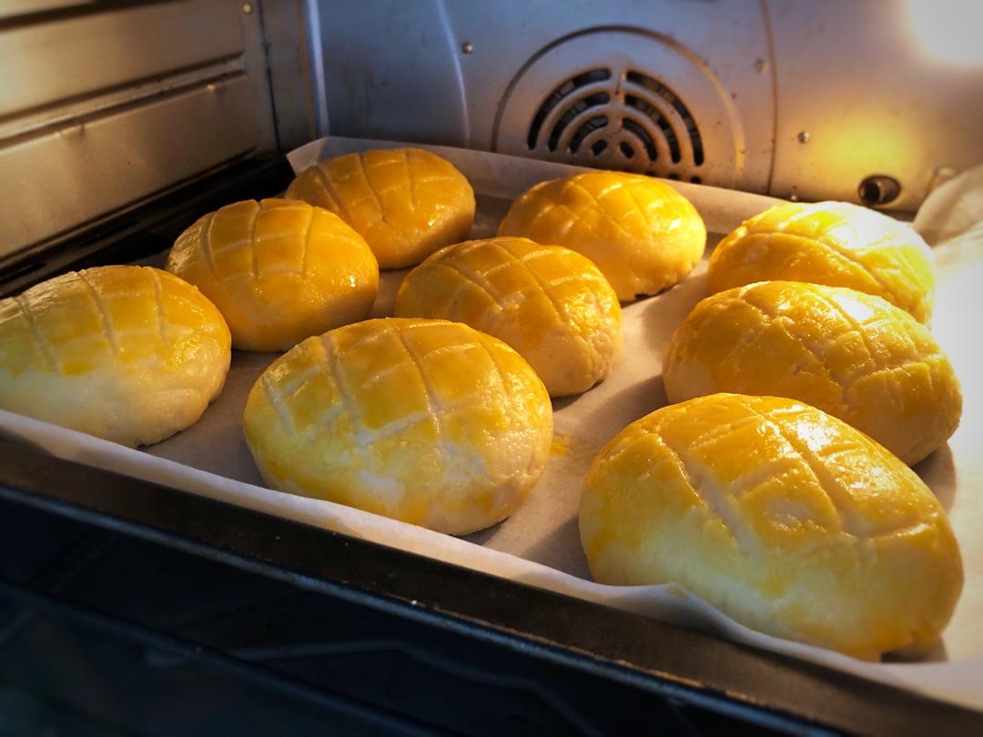 好吃到炸裂的港式菠萝包（附带制作酥皮的小视频）