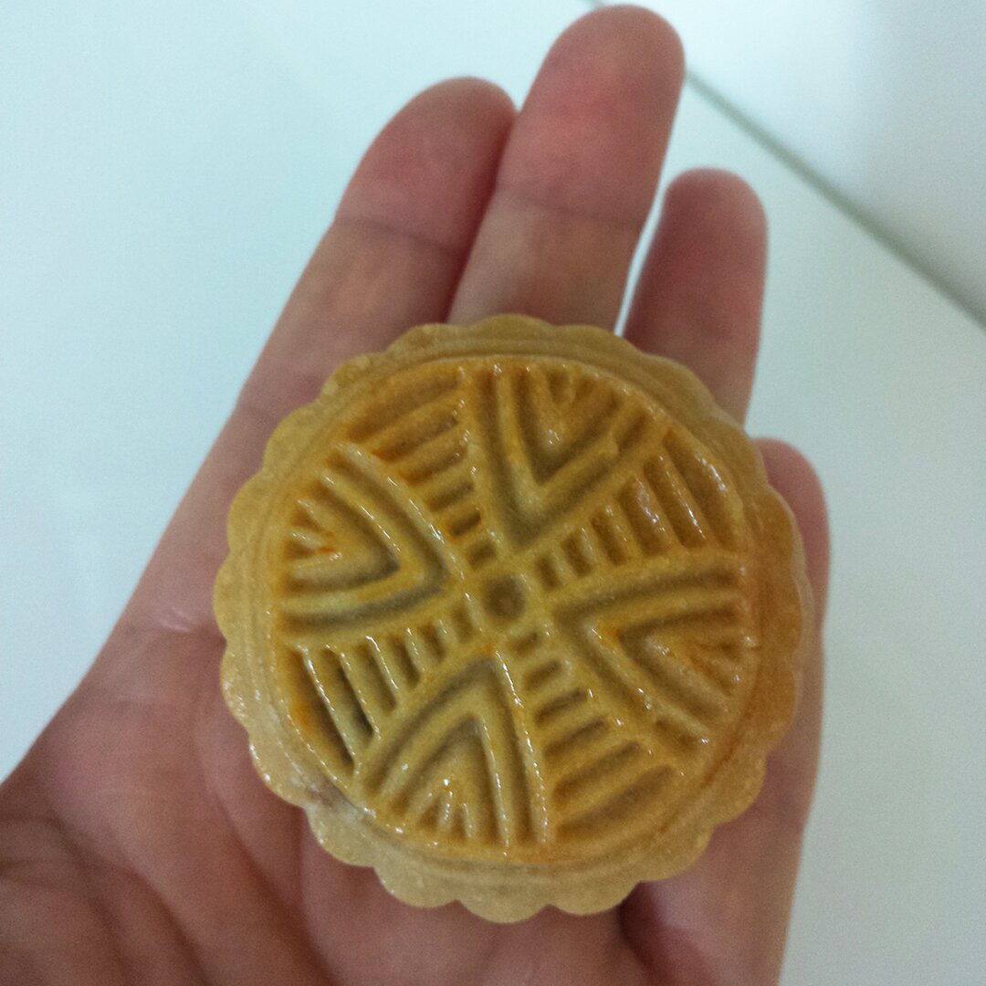 广式月饼—蛋黄莲蓉月饼