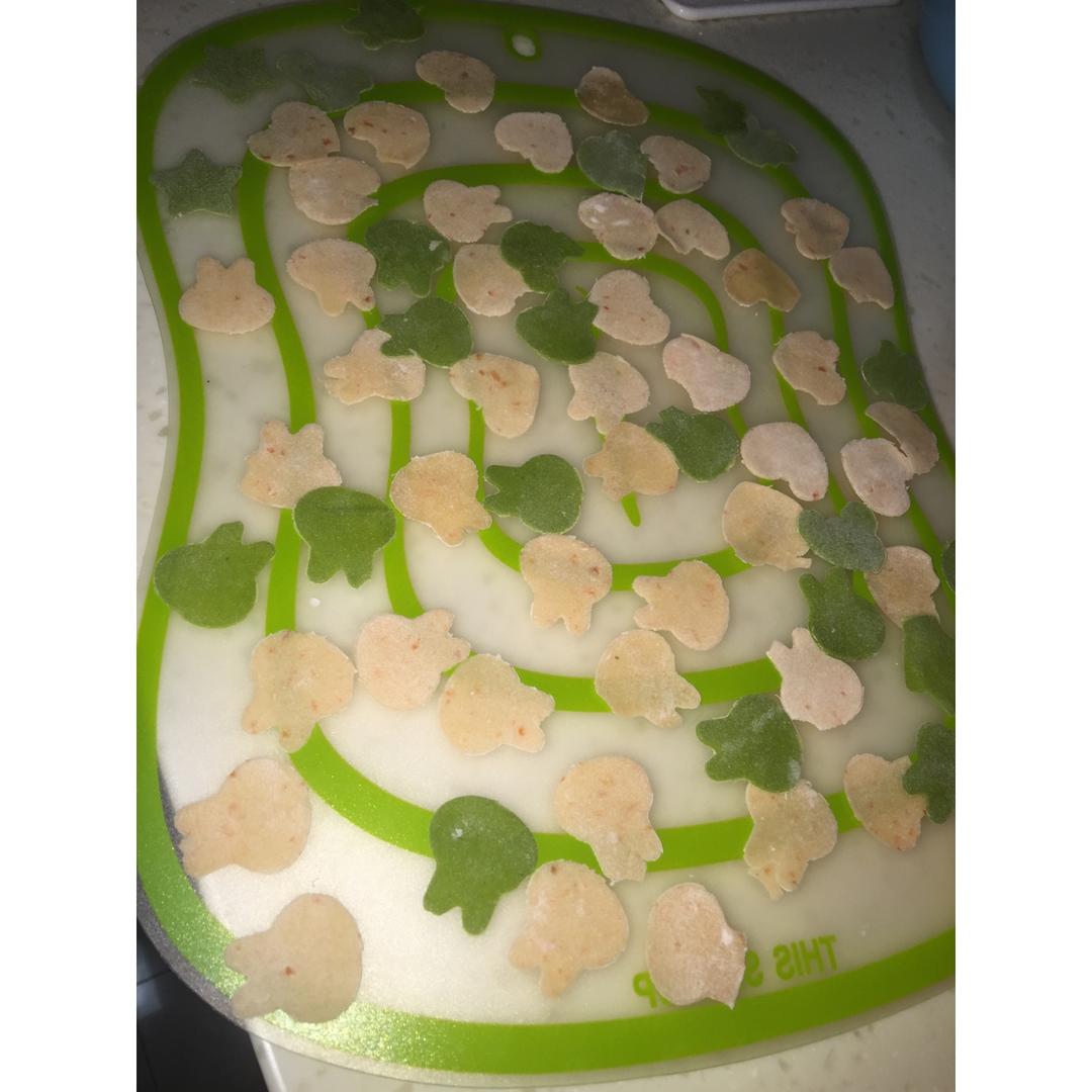 婴儿辅食：彩色卡通蝴蝶面