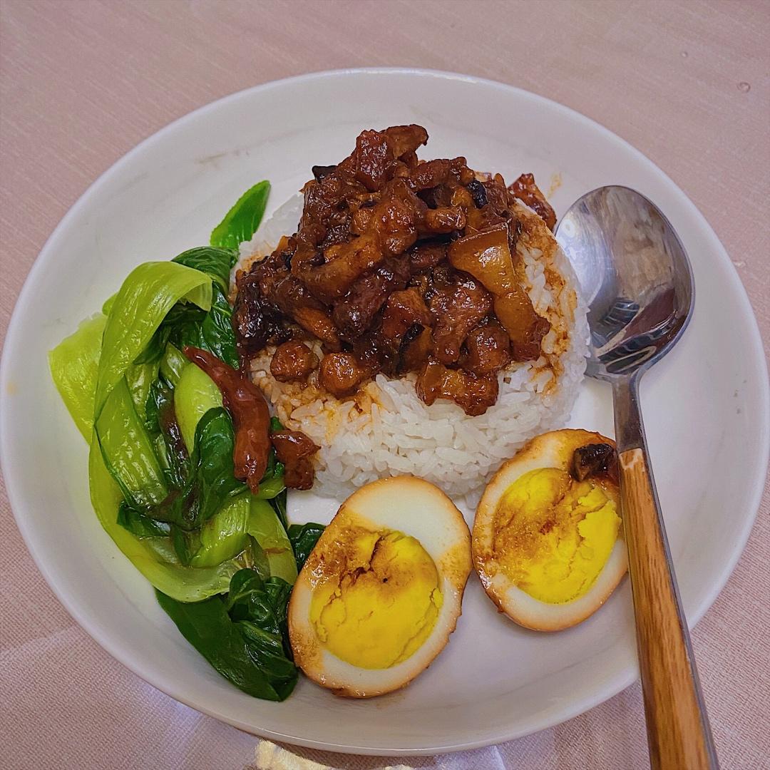 洋葱酥卤肉饭