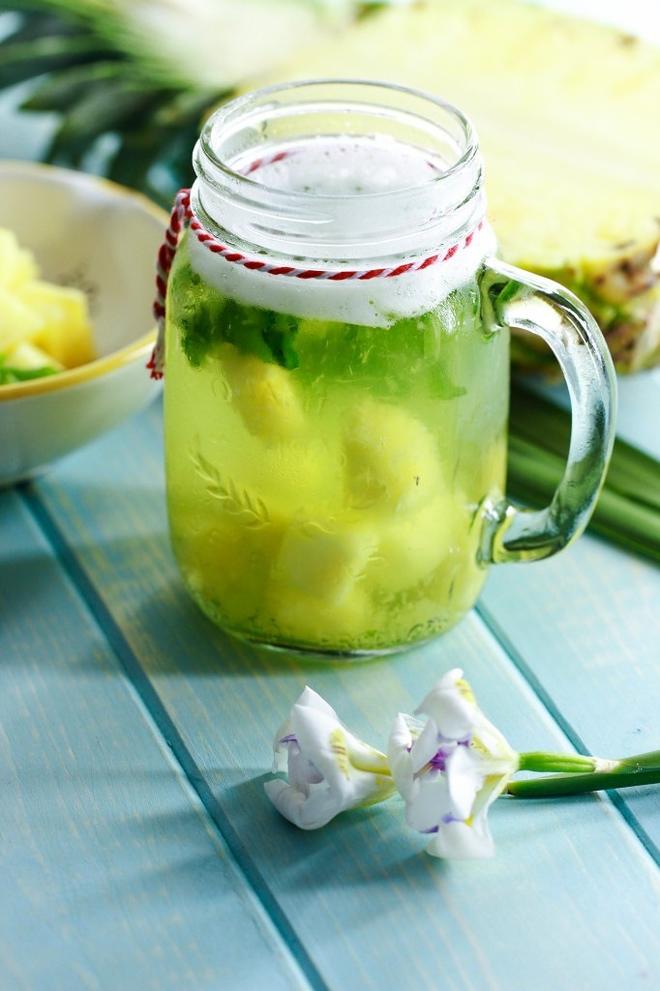 PINEAPPLE DETOX WATER 夏日菠萝排毒水的做法