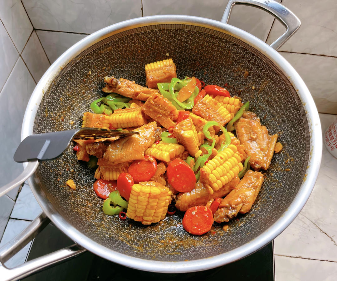 🔥好吃到跳脚!酱 汁浓郁超好吃，🌽玉米鸡翅煲