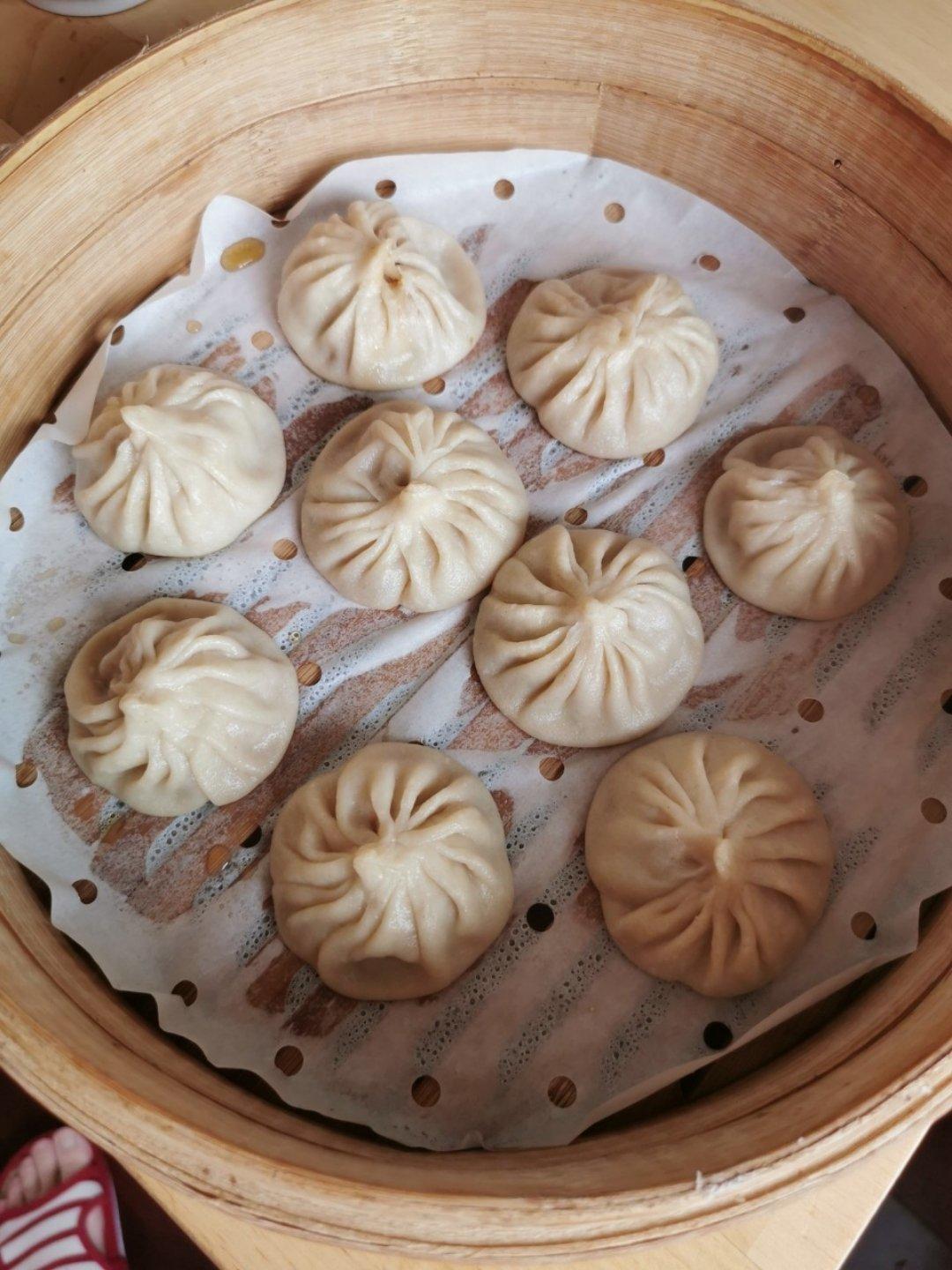 小笼包：一口爆汁！