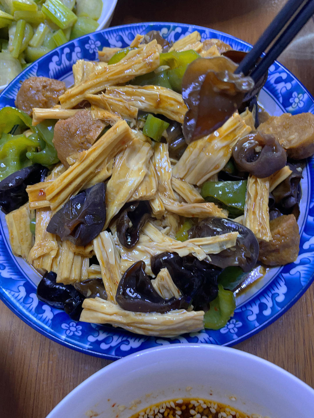 赶紧来试试个下饭菜～腐竹烧木耳