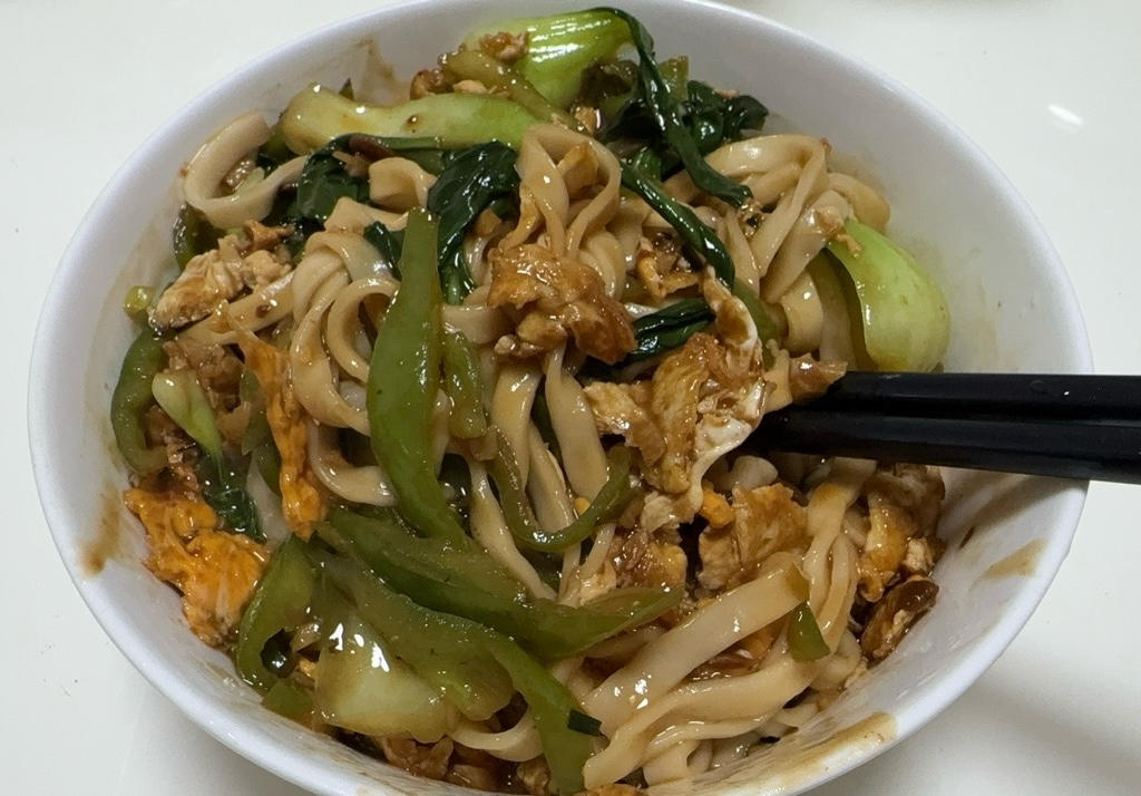 青椒鸡蛋拌面