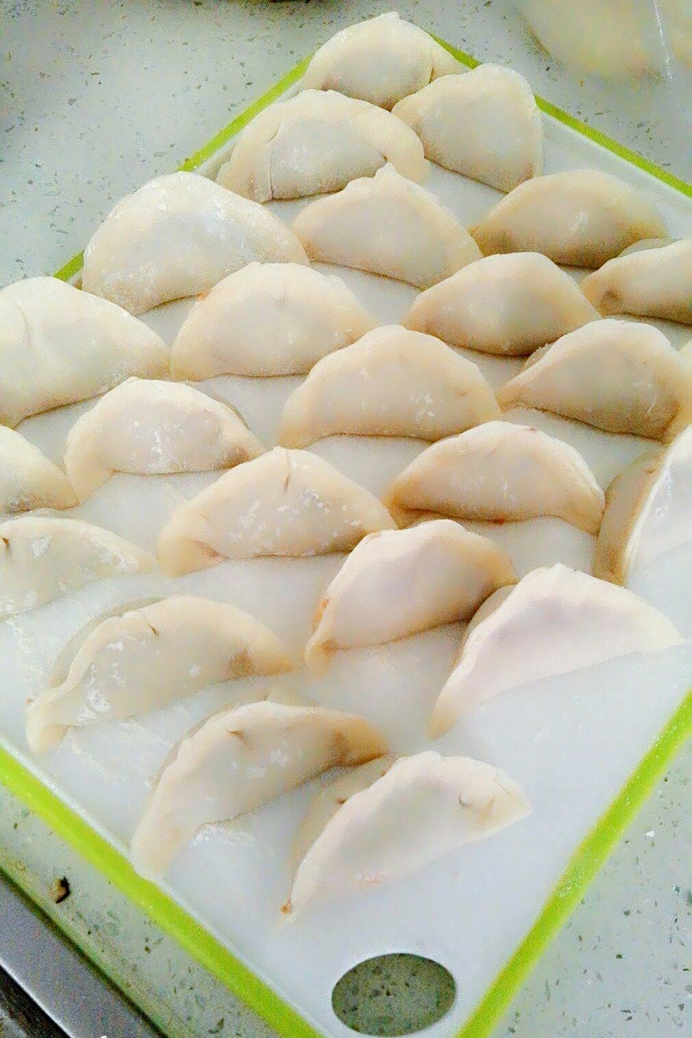 鲜掉眉毛的 三鲜水饺~