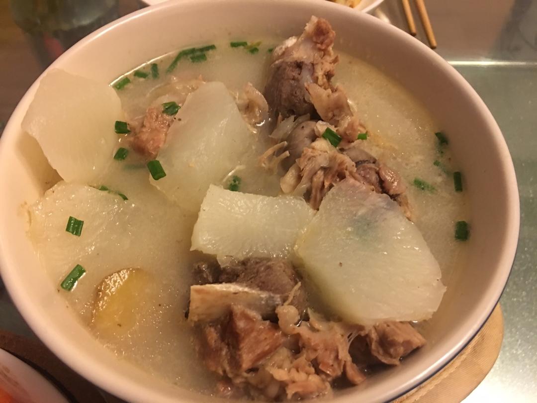 棒骨萝卜汤