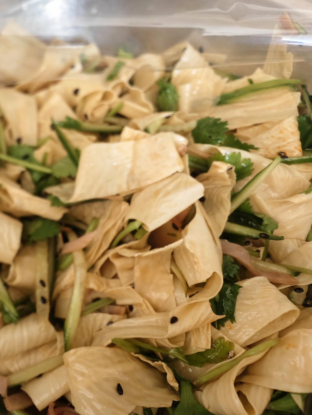 好吃！简易三分钟凉拌豆皮