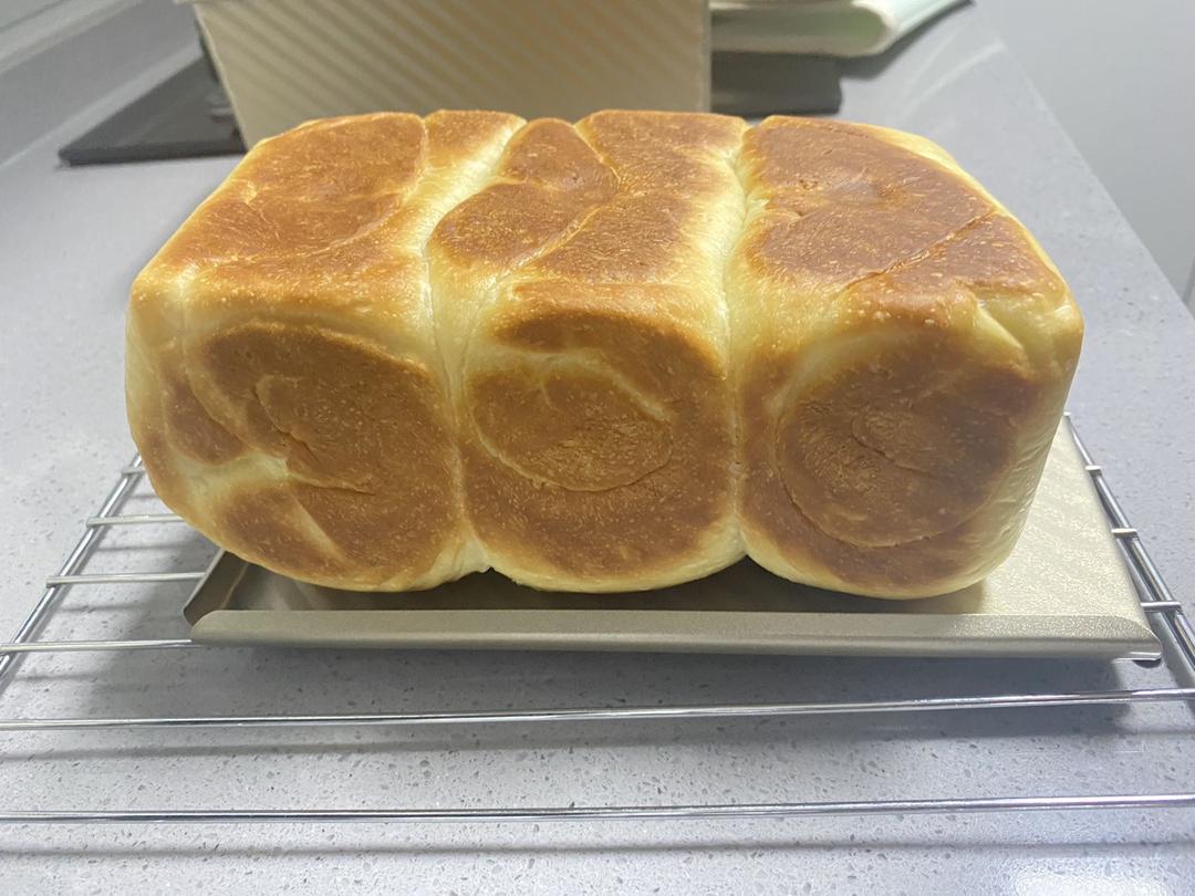 做一次就成功的牛奶吐司面包（手和面揉出手套膜）最后附全麦吐司
