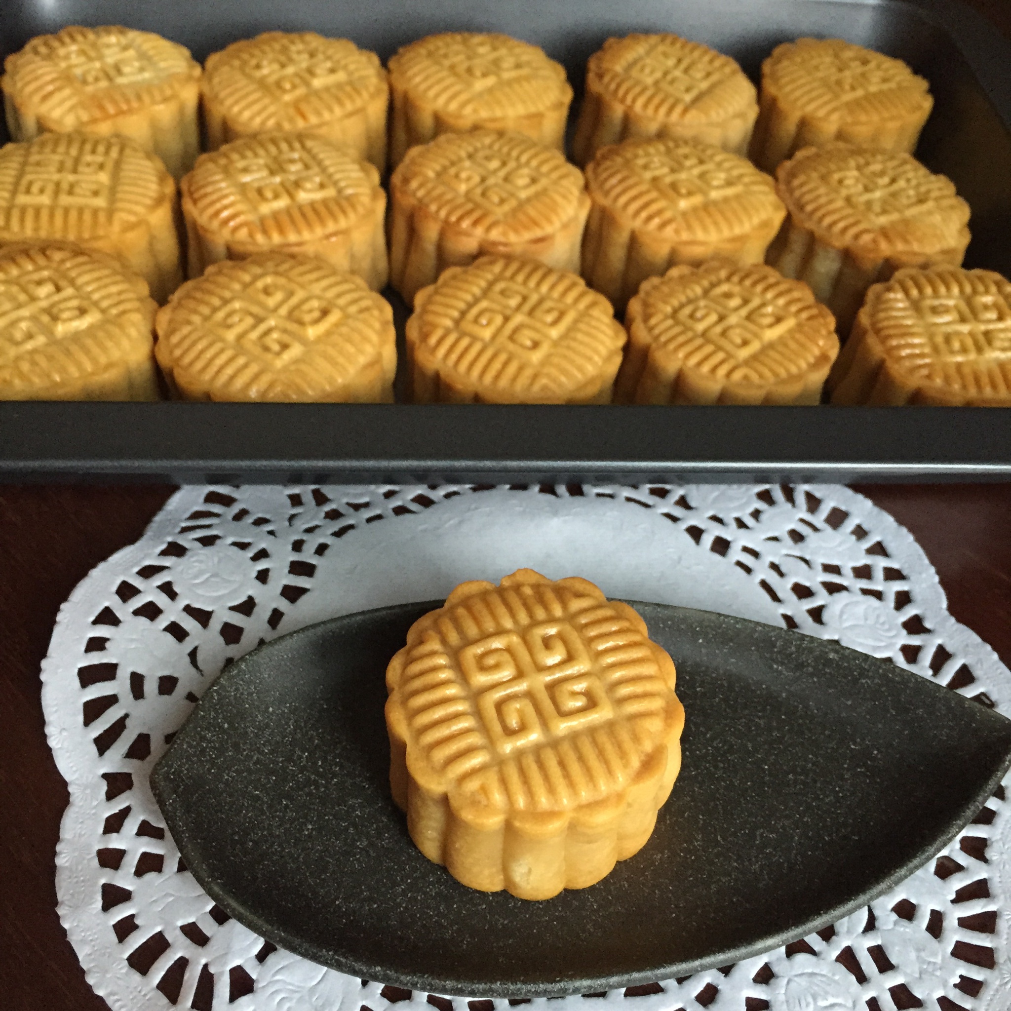 广式月饼—蛋黄莲蓉月饼