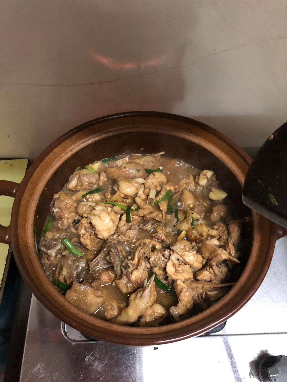 香味十足的沙姜鸡煲