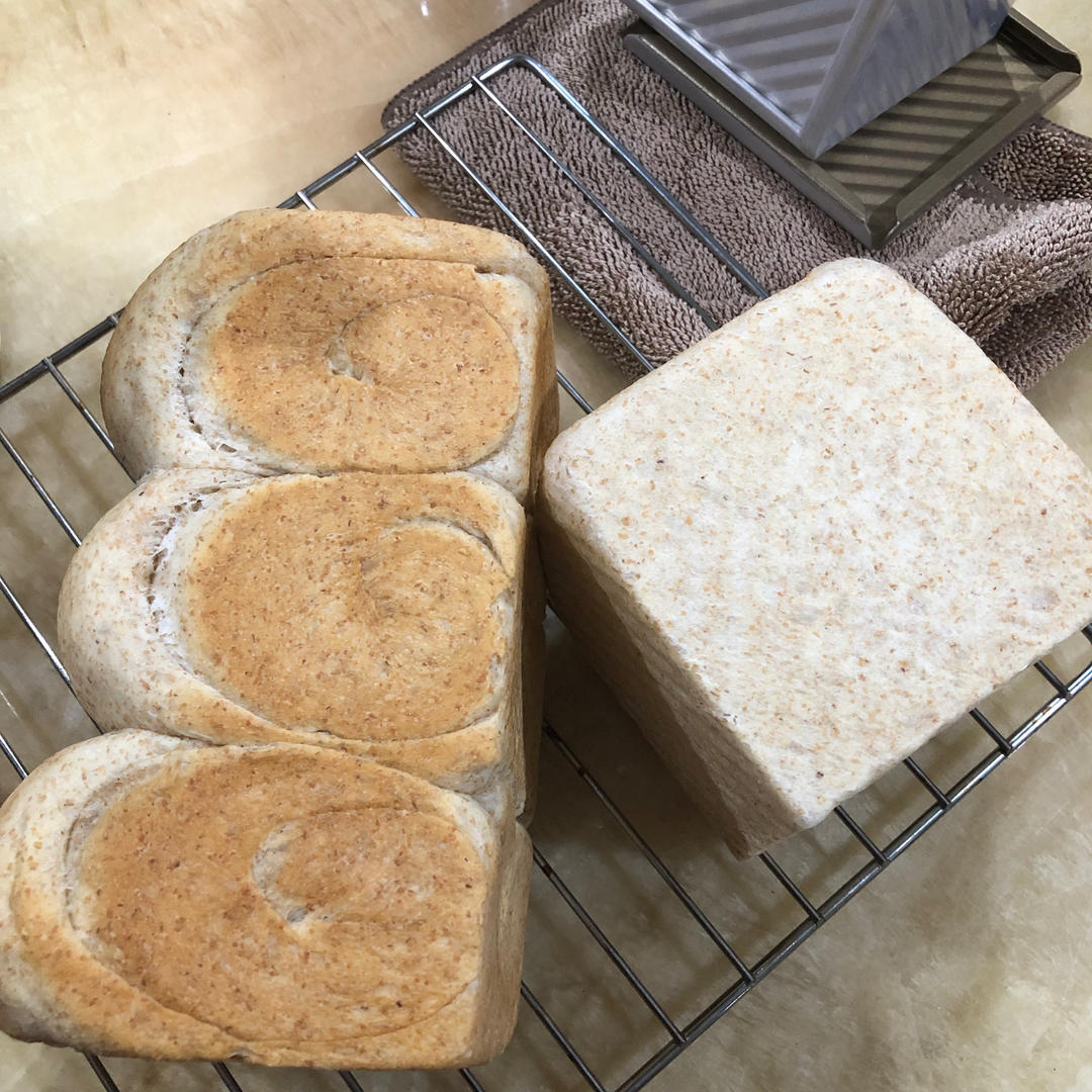 高纤低脂的全麦核桃吐司