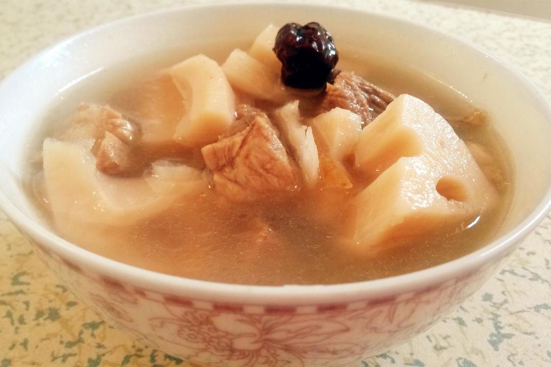 猪腿肉莲藕清补凉汤的做法