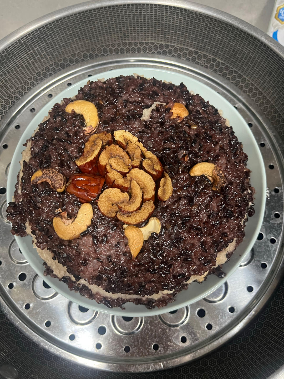 乌米芋泥八宝饭