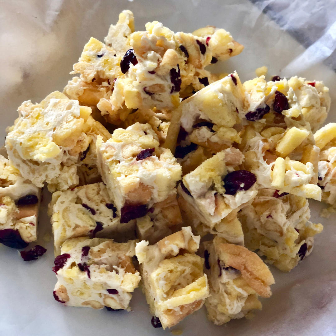 蔓越莓牛扎糖沙琪玛