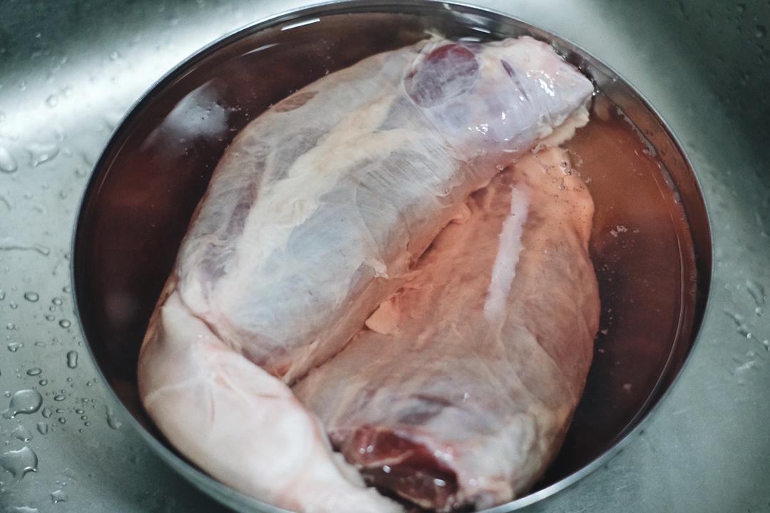 简单版卤牛肉【10月北鼎珐琅铸铁锅食谱】的做法 步骤1