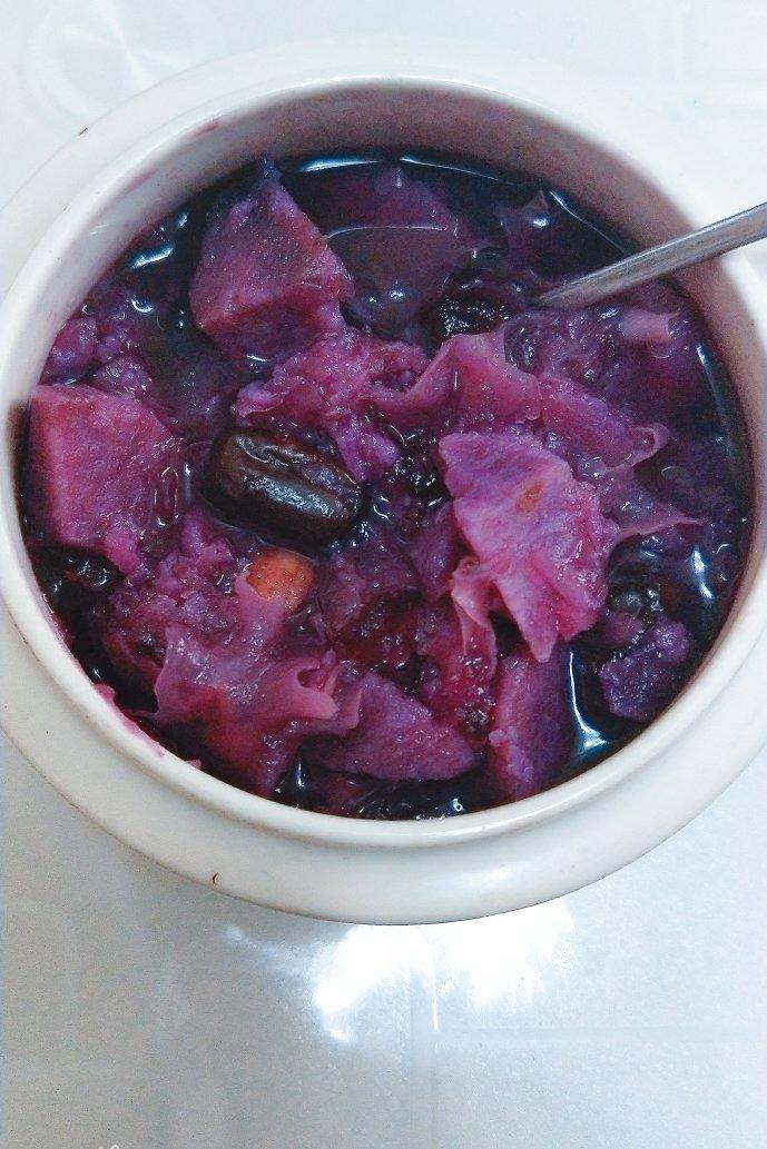 紫薯桃胶银莲羹