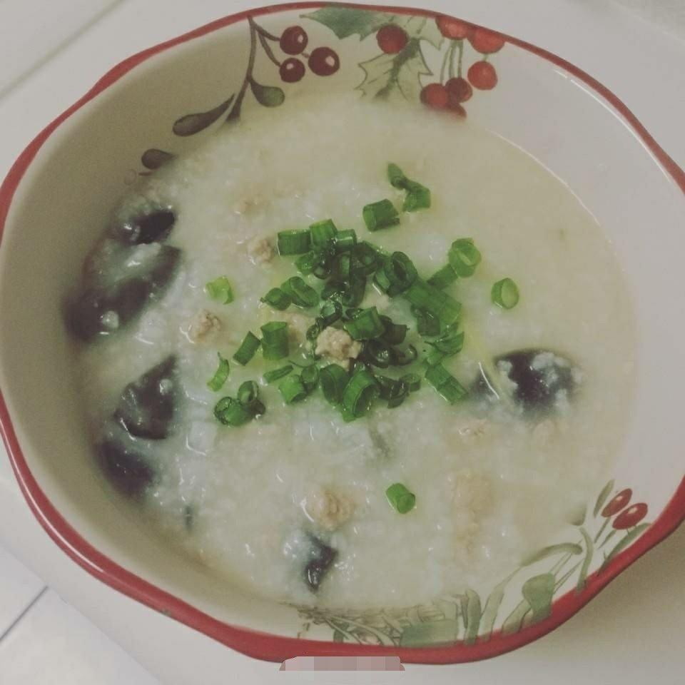 十五分钟快手之香滑皮蛋瘦肉粥(附五分钟电饭煲电压力锅更快捷方法)