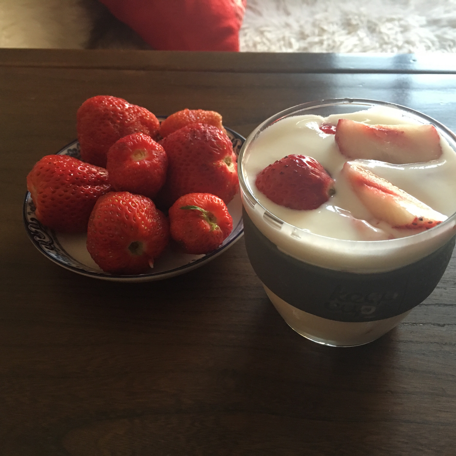 大果粒草莓酸奶