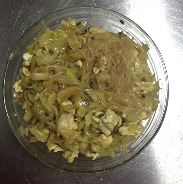 包菜粉丝炒鸡蛋