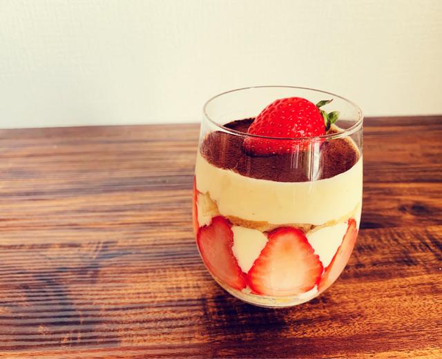 【快手甜品】草莓遇见提拉米苏的做法