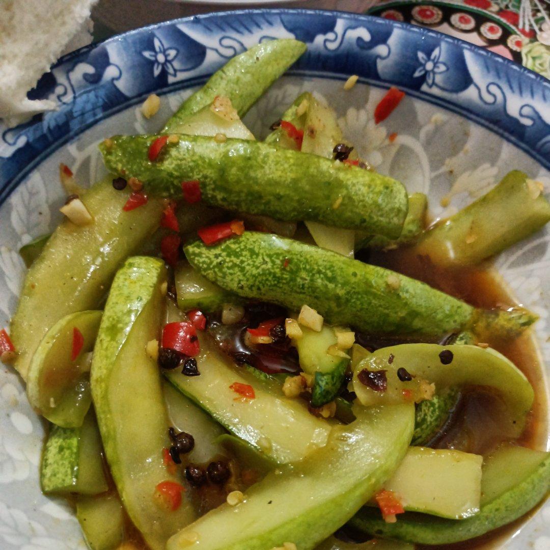 风味腌黄瓜