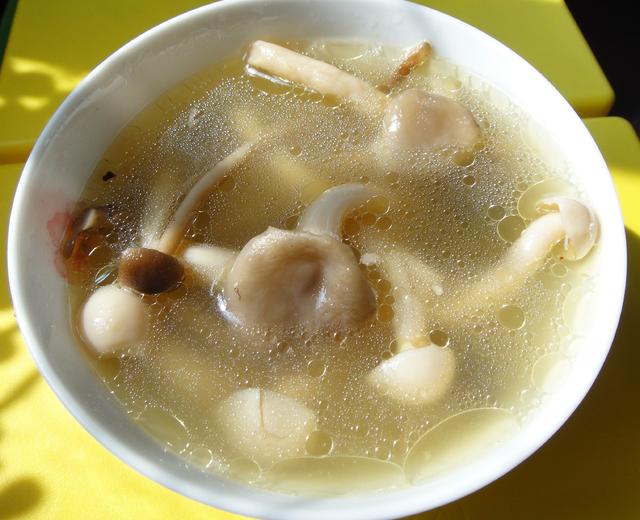 菌菇鸡架汤