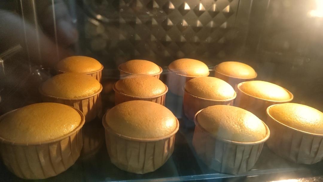 酸奶纸杯小蛋糕