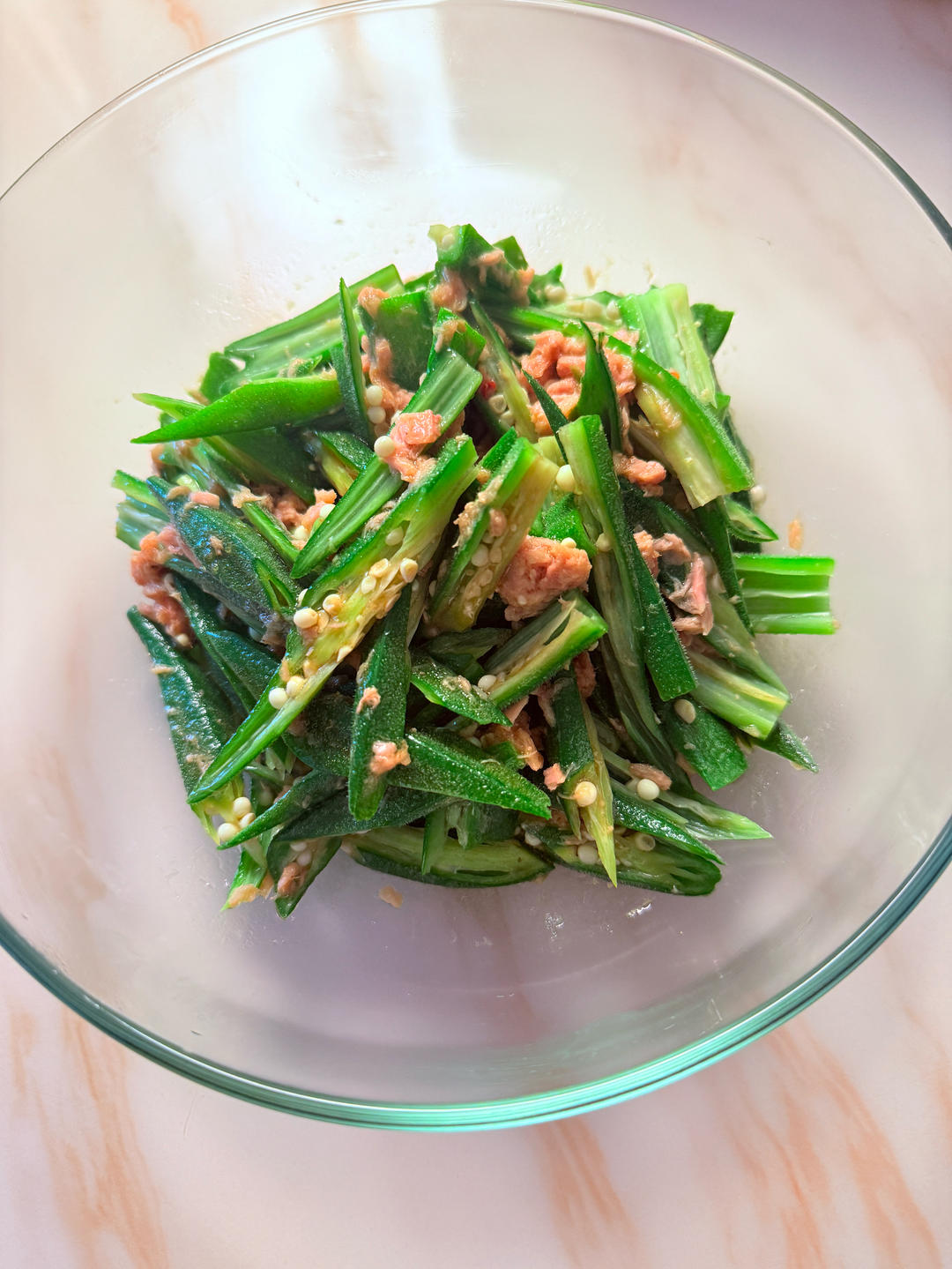 夏日🌞胃口不开，做一款清心💖美味、补充能量💪🏽、快手🤞健康凉拌🥢菜“芥末秋葵拌金枪鱼🐟”