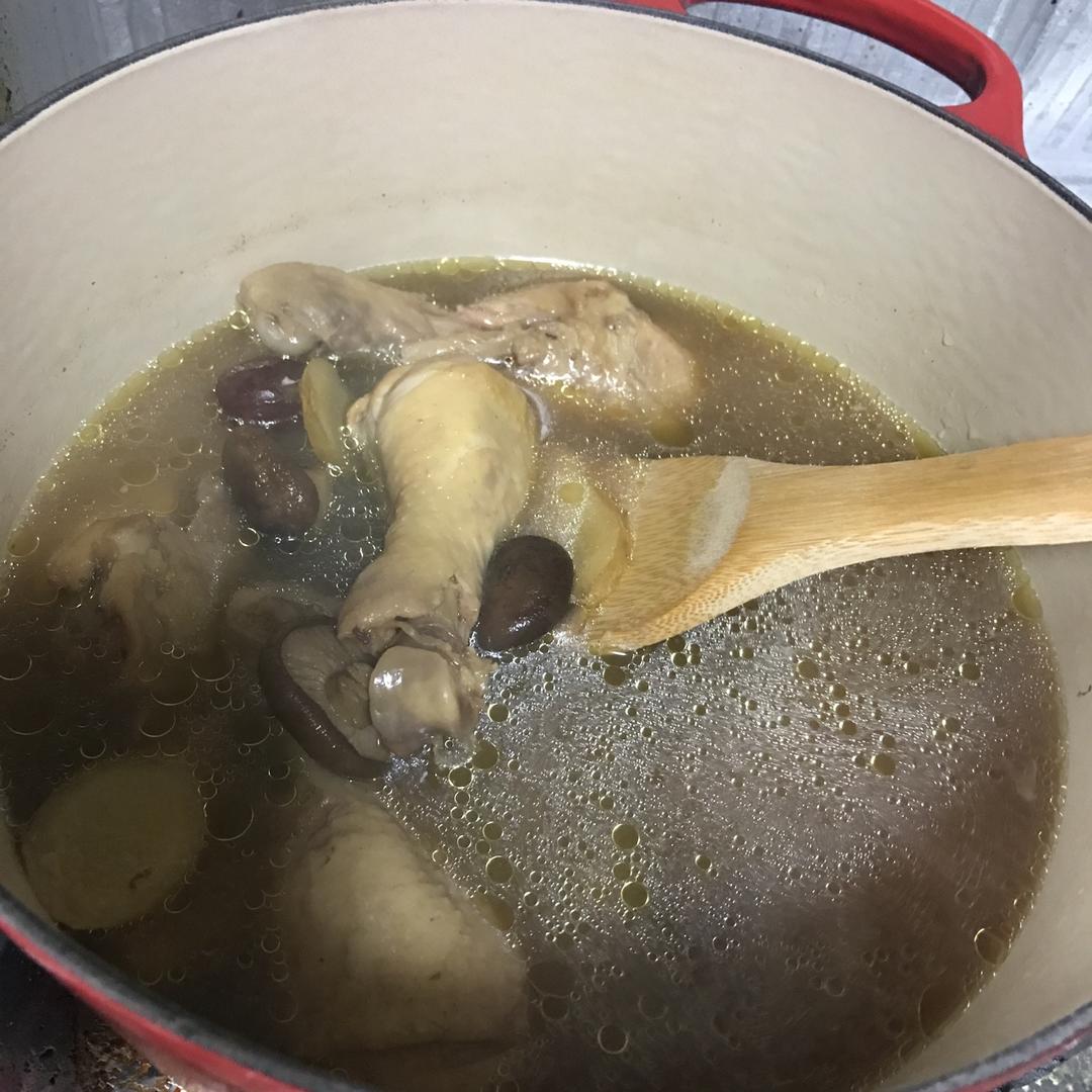 香菇炖鸡腿