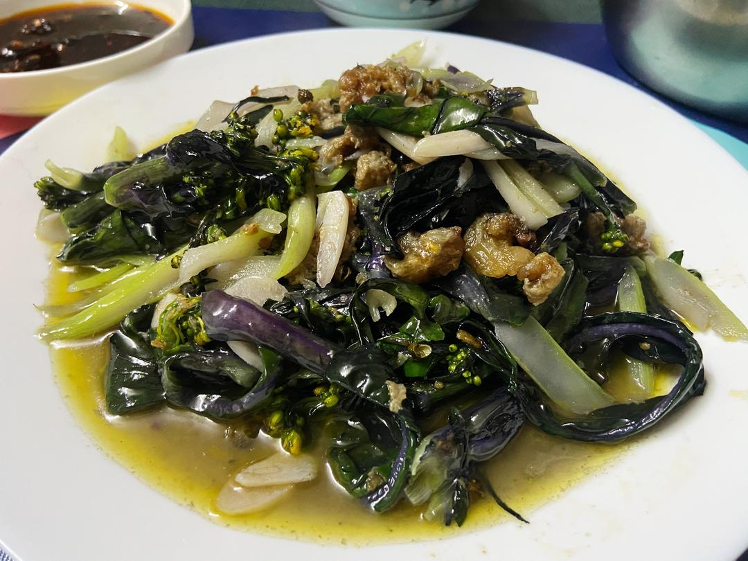 猪油渣炒紫菜苔（附熬猪油攻略）的做法
