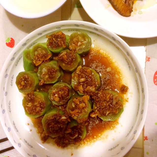 只需要五分钟就可以的美味蒜蓉蒸丝瓜