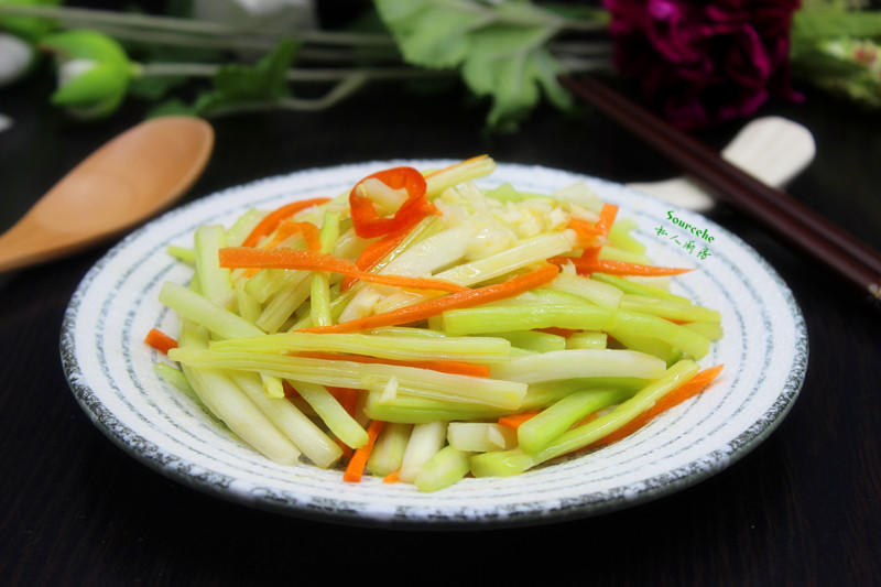 春季减肥，从凉拌西芹开始