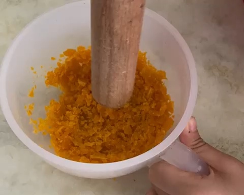 最最简单的做法，最简单的材料-奶黄流心月饼🥮的做法 步骤4