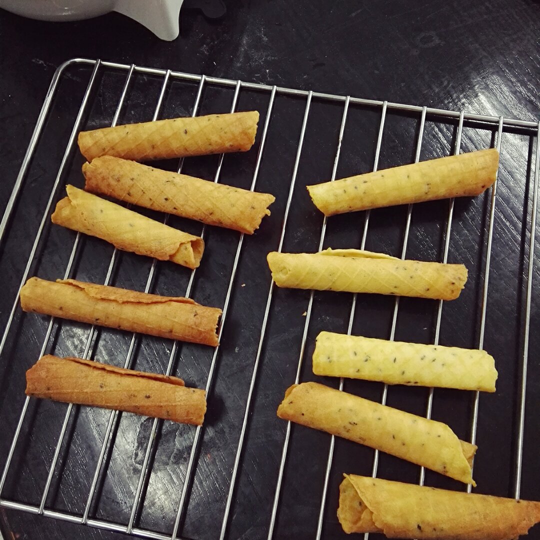 芝麻香酥蛋卷（视频食谱）