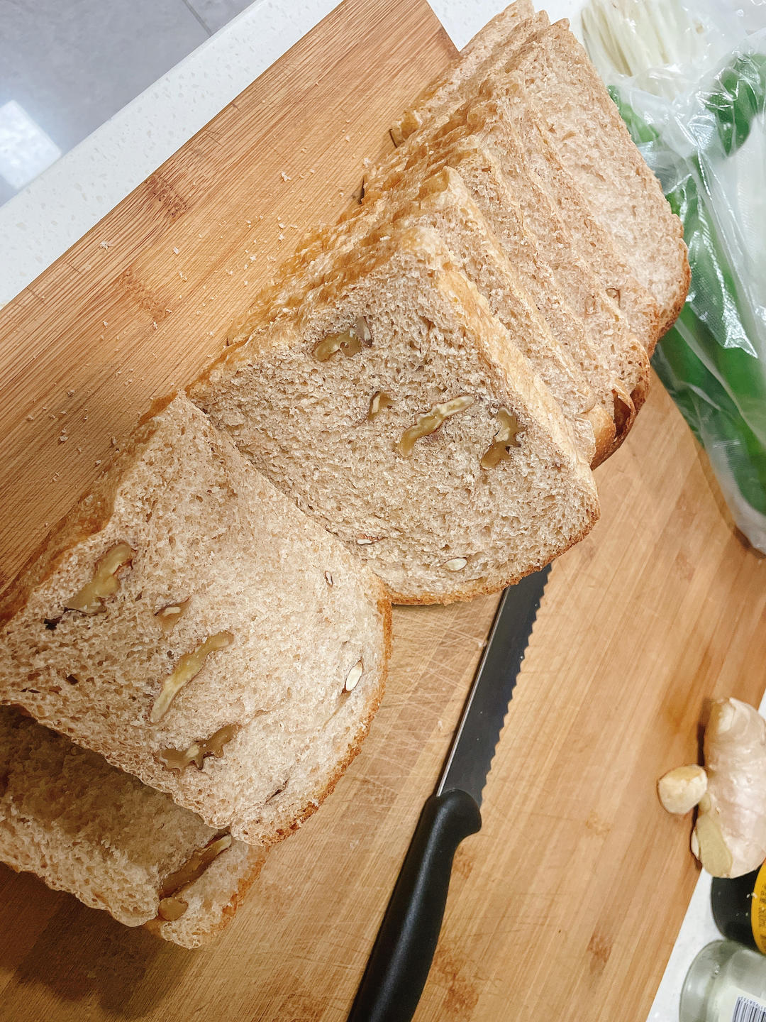 减肥党必备！柔软拉丝的100%低糖全麦吐司