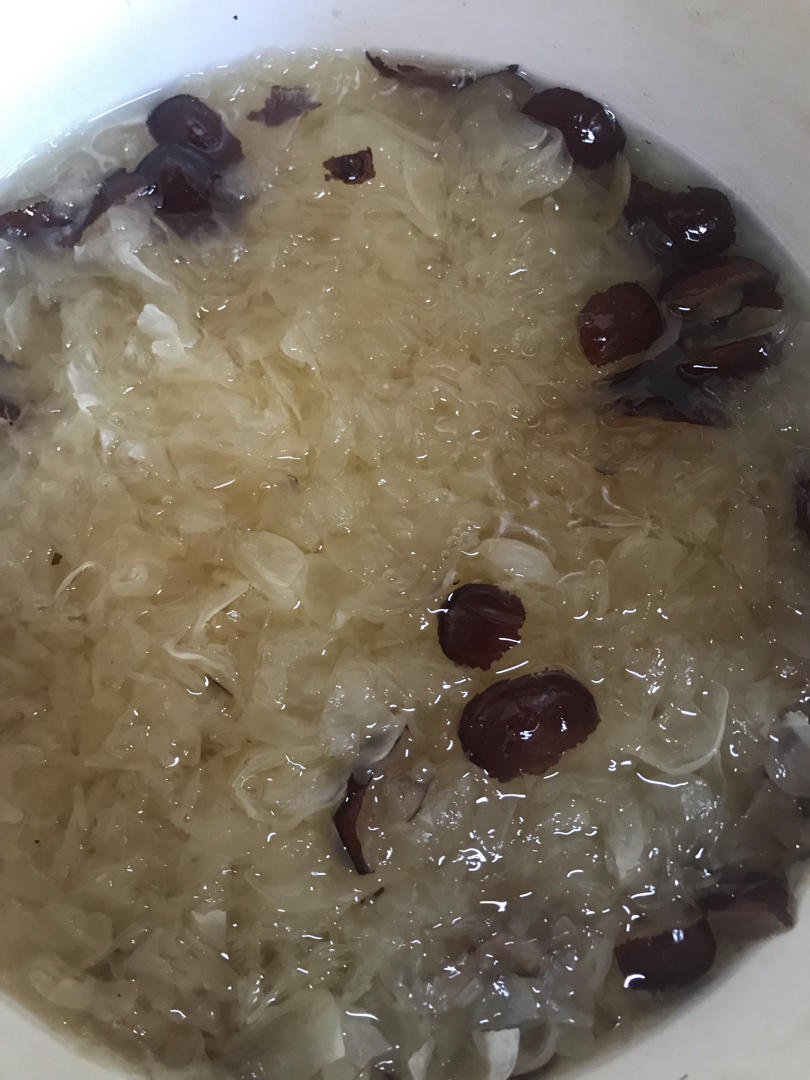 0失败的快速出胶银耳红枣汤（超详细）