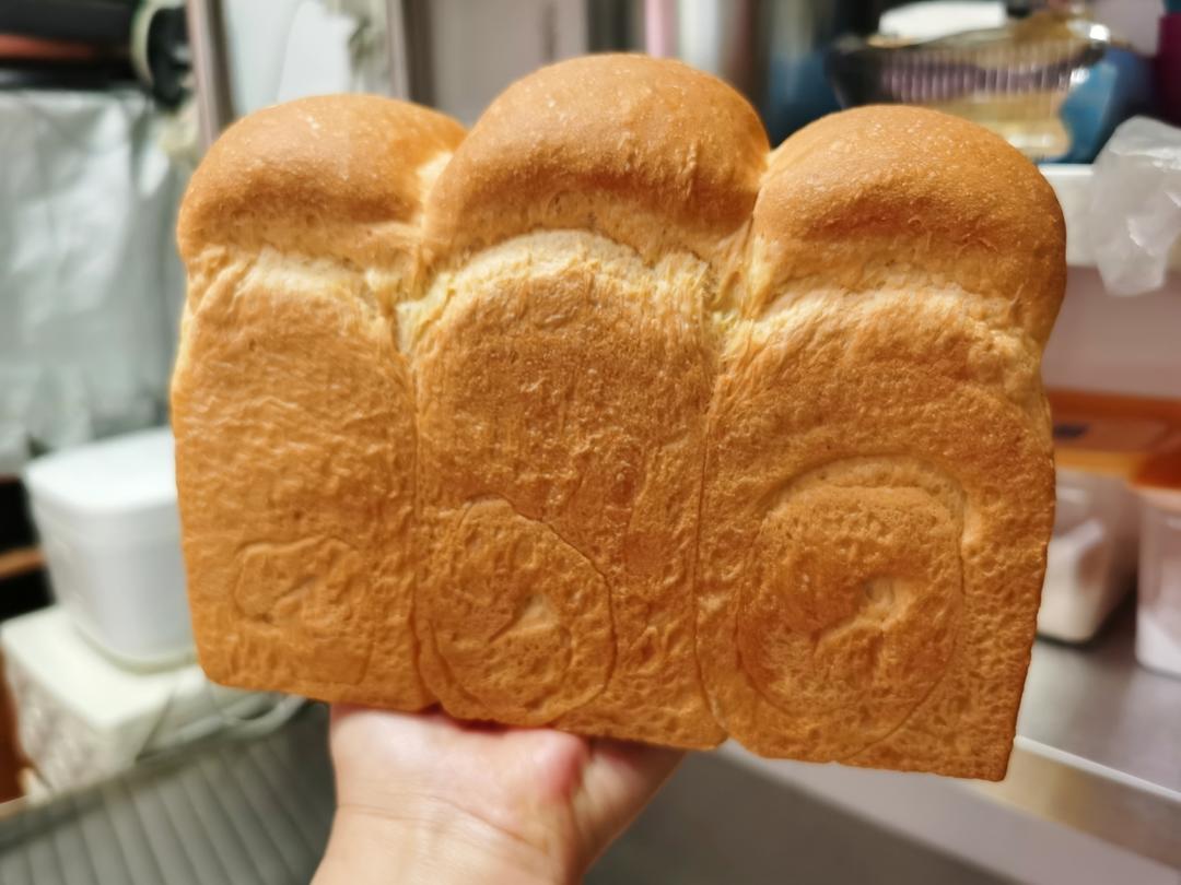 奶香纯粹的重料淡奶油吐司