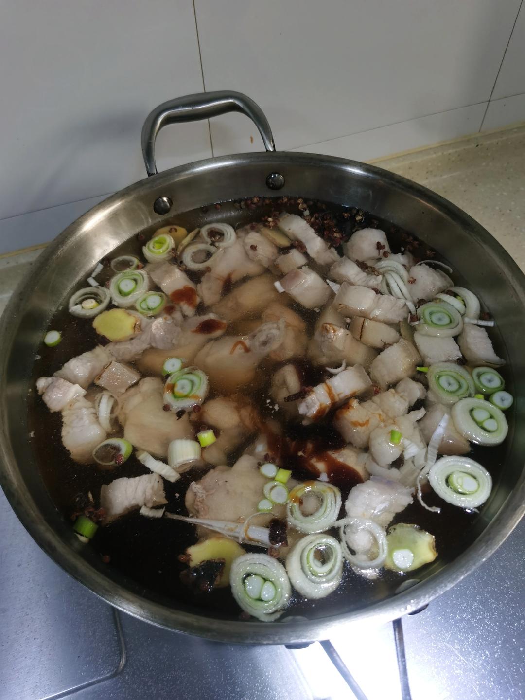 卤鸡卤猪肉（东北坛肉）